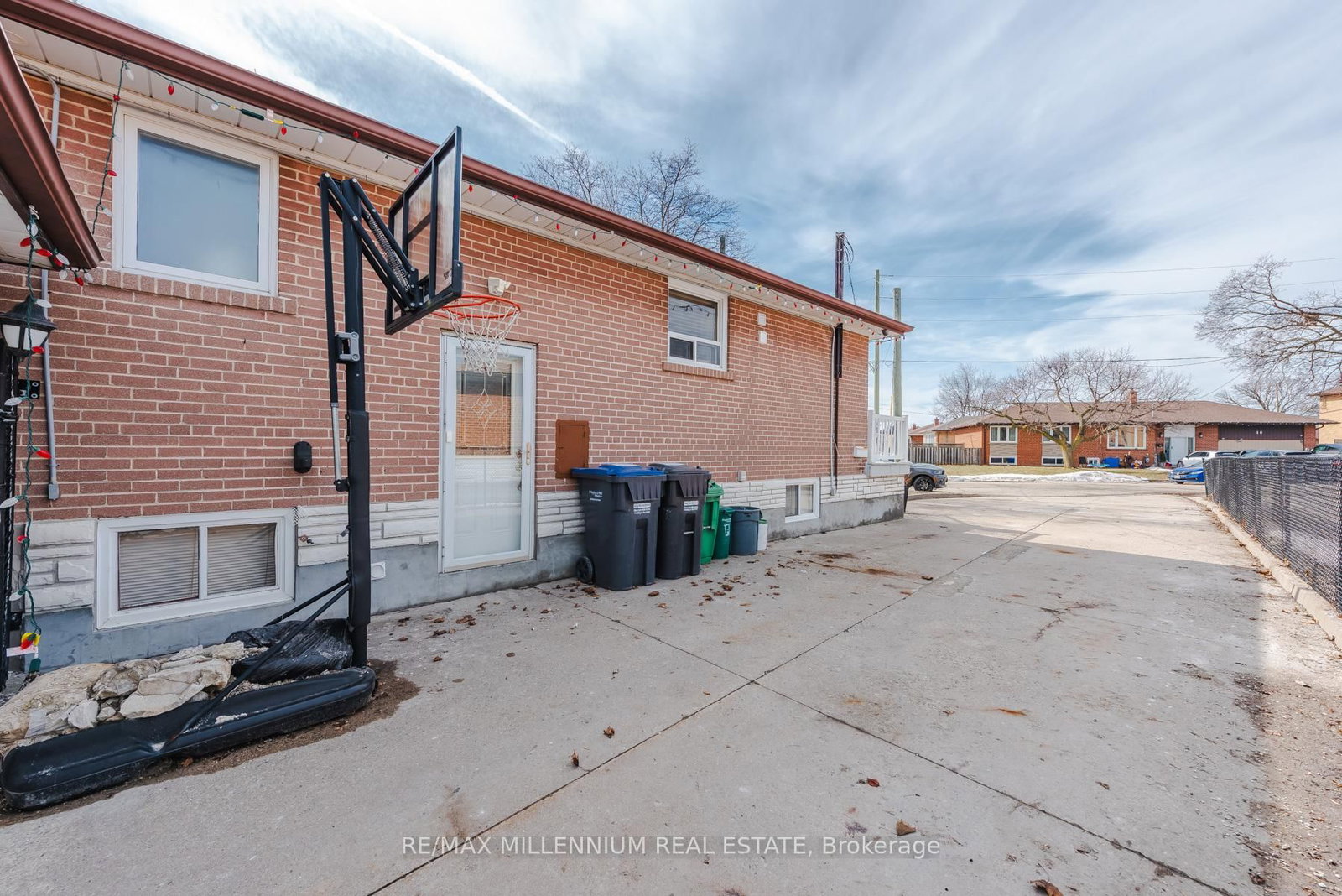 Detached House for sale at 13 Cumberland Drive, Brampton, Ontario, L6V 1W5 - Brampton North - MLS: W12878352