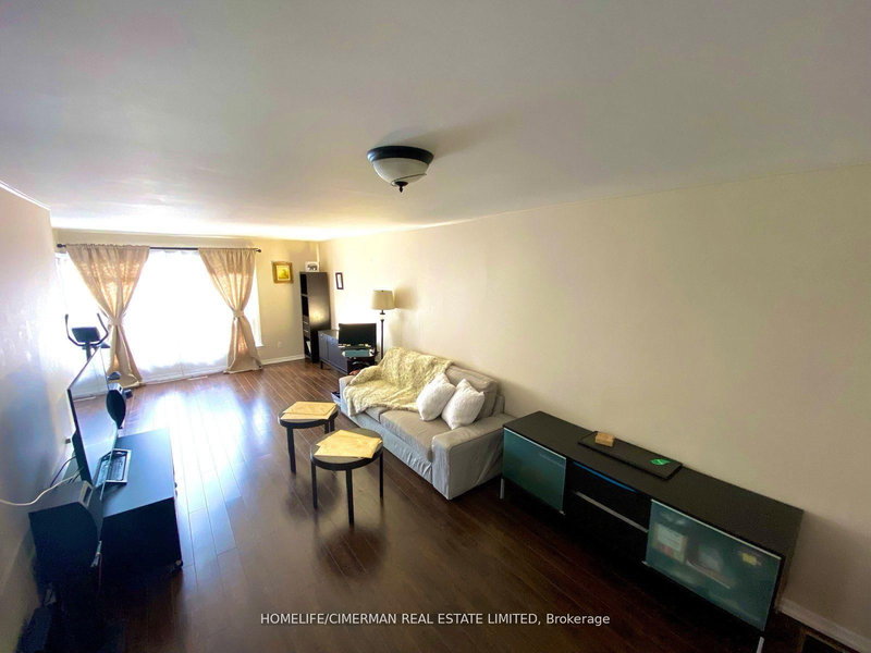 3 Benton St, Brampton, L6W 3B8 | Image 2