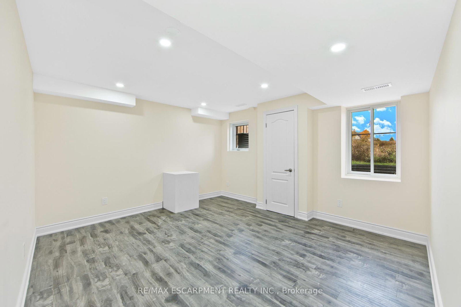 Detached House for sale at 307 Hinton Terrace, Milton, Ontario, L9E 1C8 - Ford - MLS: W12878412