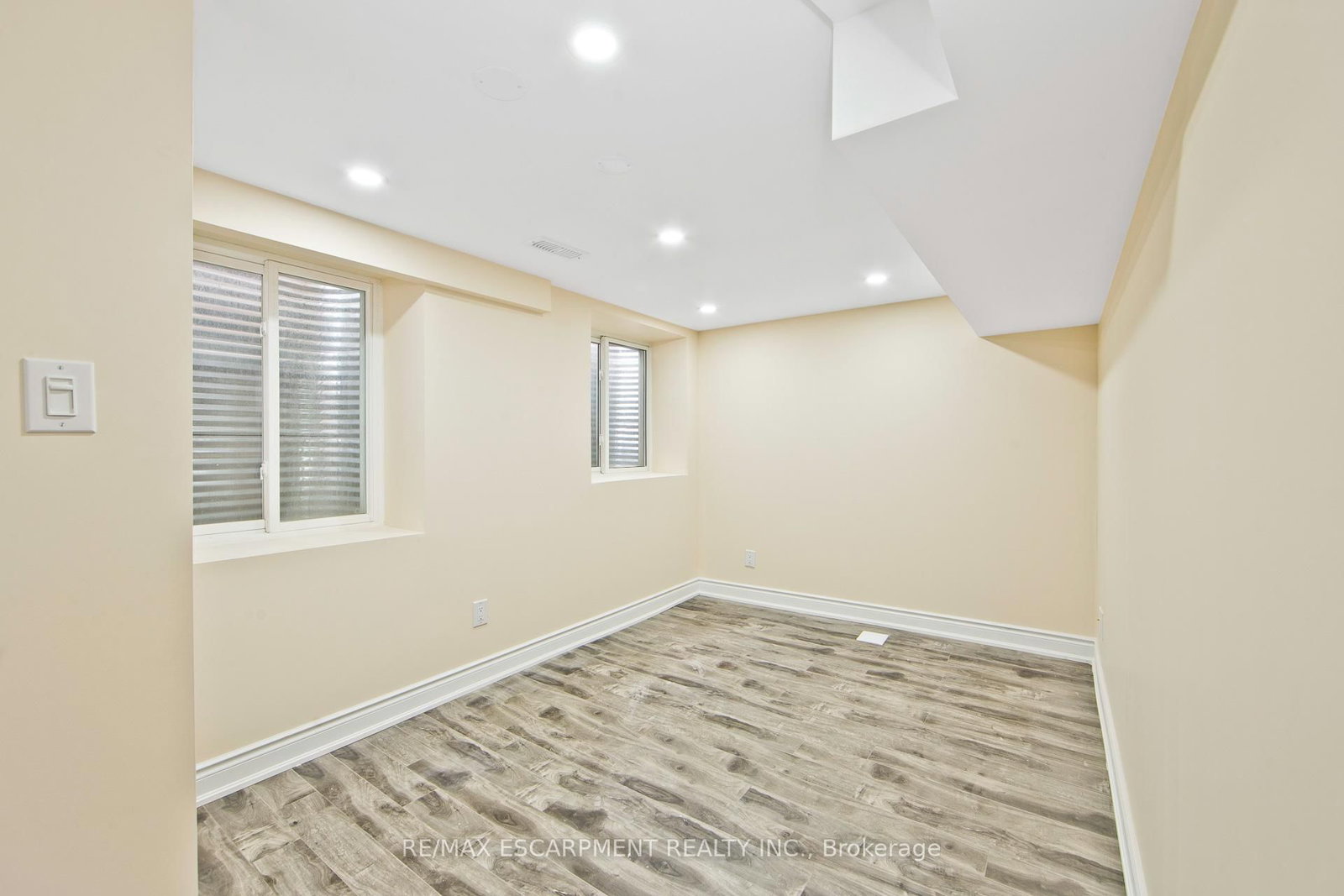 Detached House for sale at 307 Hinton Terrace, Milton, Ontario, L9E 1C8 - Ford - MLS: W12878412