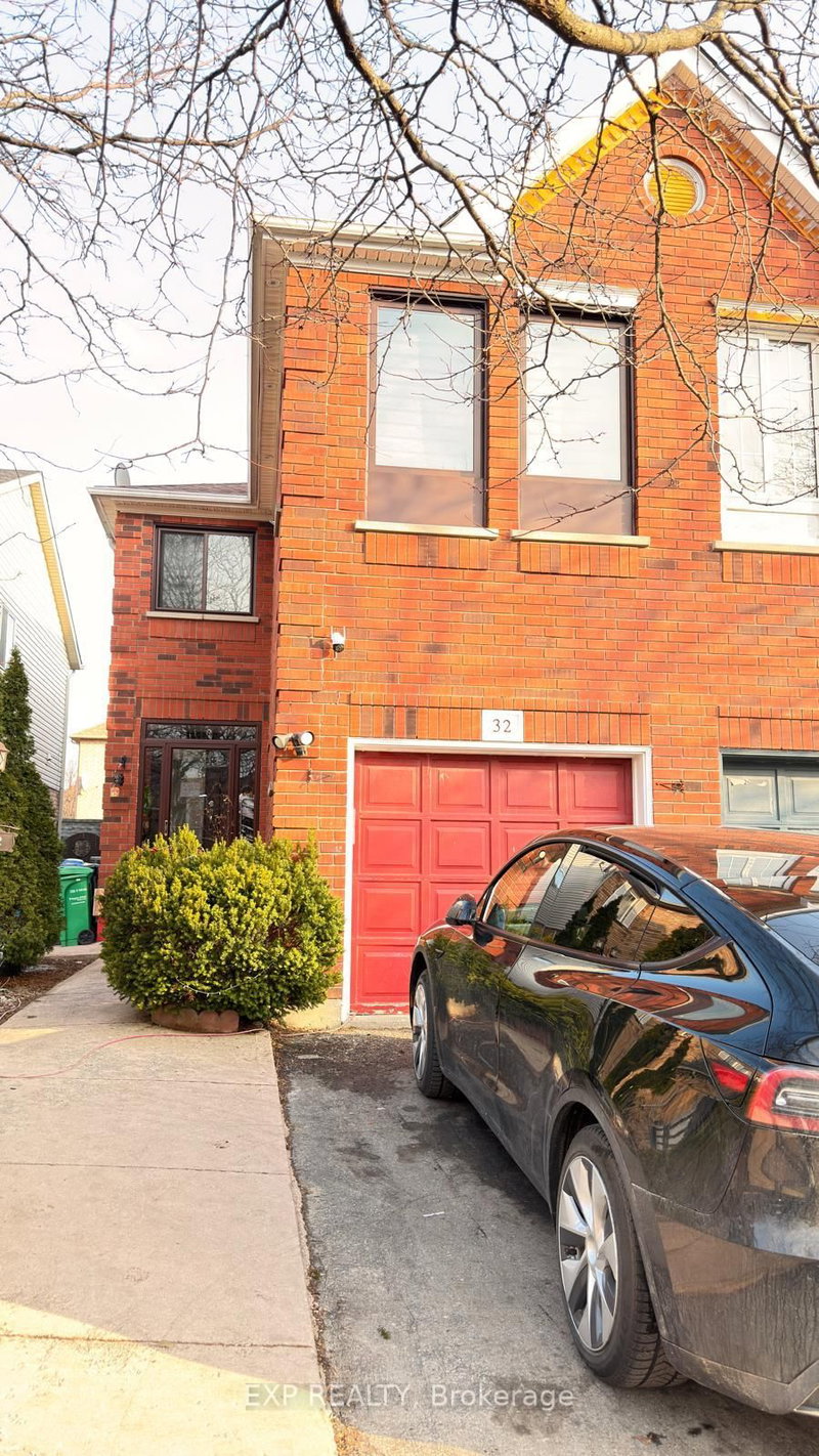 Upper - 32 Cordgrass Cres, Brampton, L6R 2A3 | Image 2