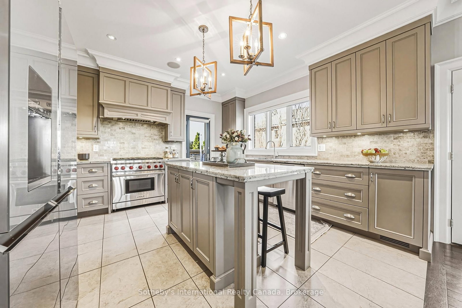 Detached House for sale at 476 Patricia Drive, Burlington, Ontario, L7T 1K2 - Bayview - MLS: W12879324