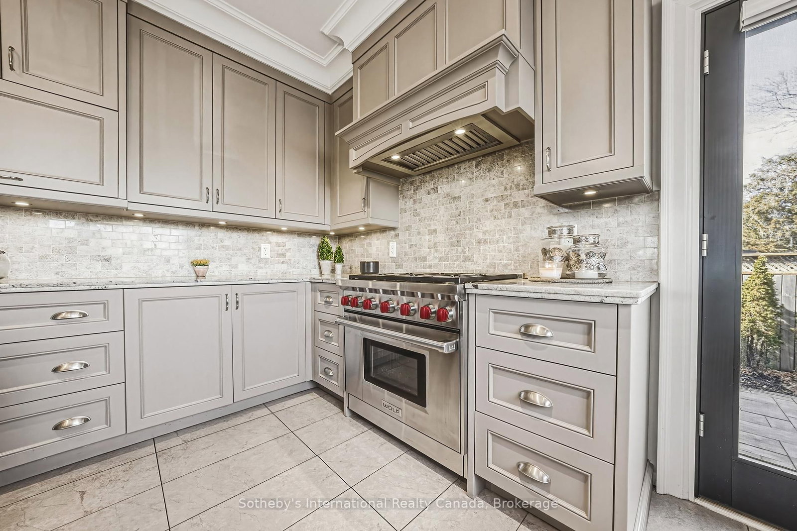 Detached House for sale at 476 Patricia Drive, Burlington, Ontario, L7T 1K2 - Bayview - MLS: W12879324