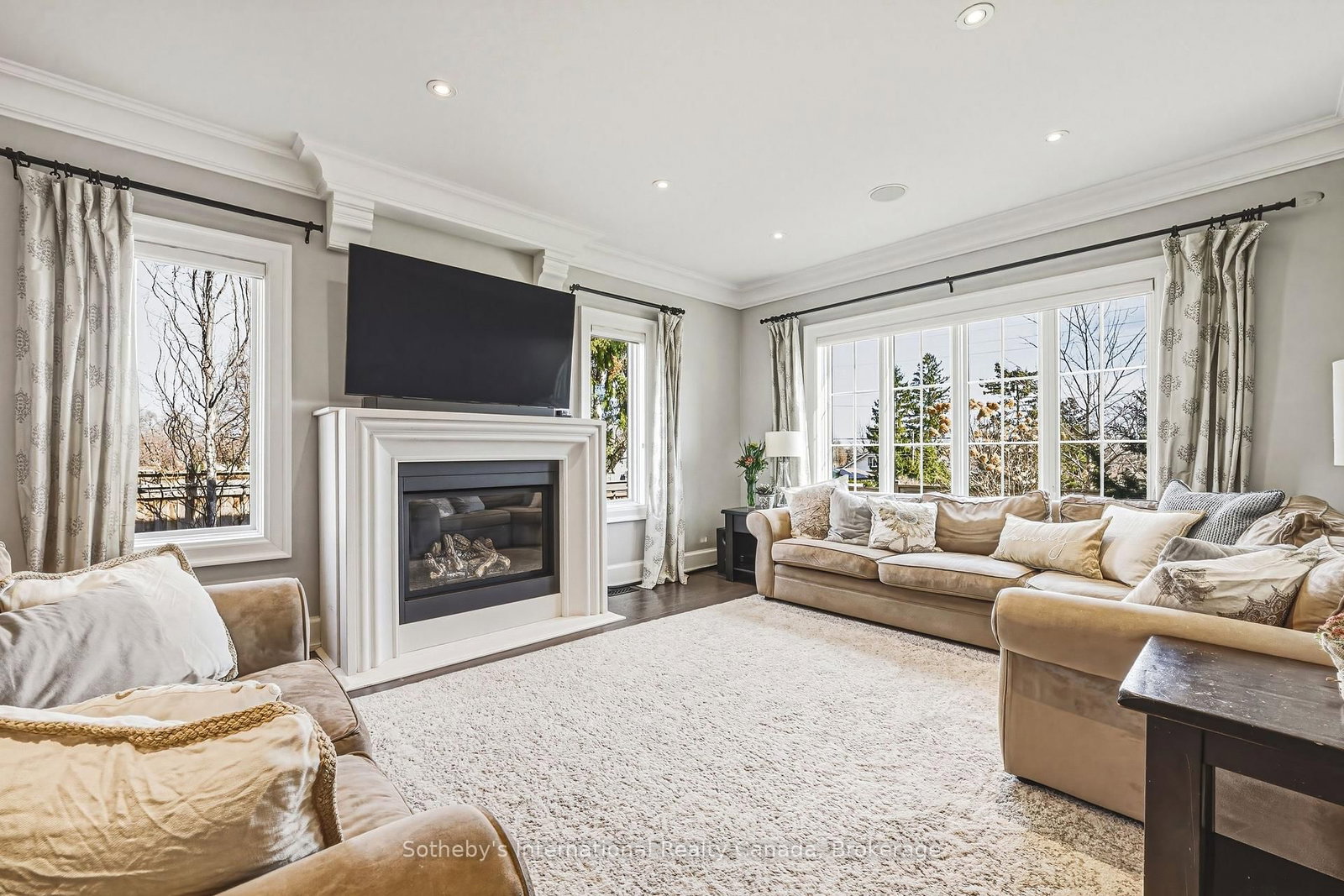 Detached House for sale at 476 Patricia Drive, Burlington, Ontario, L7T 1K2 - Bayview - MLS: W12879324