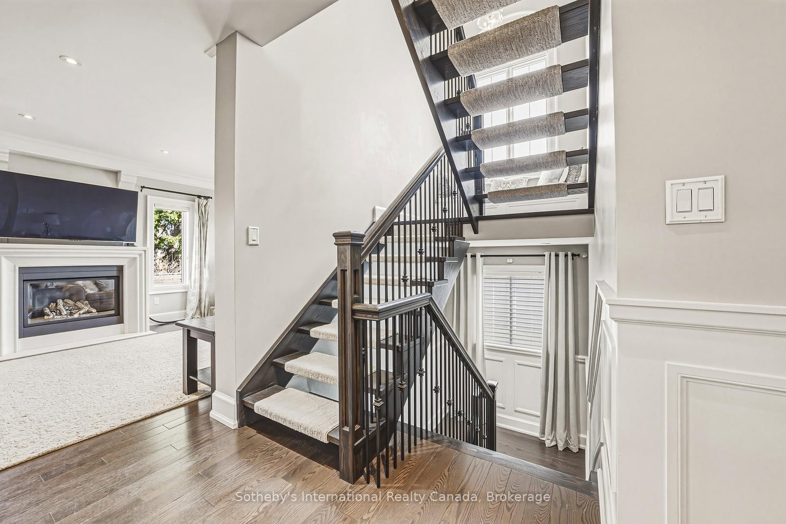 Detached House for sale at 476 Patricia Drive, Burlington, Ontario, L7T 1K2 - Bayview - MLS: W12879324