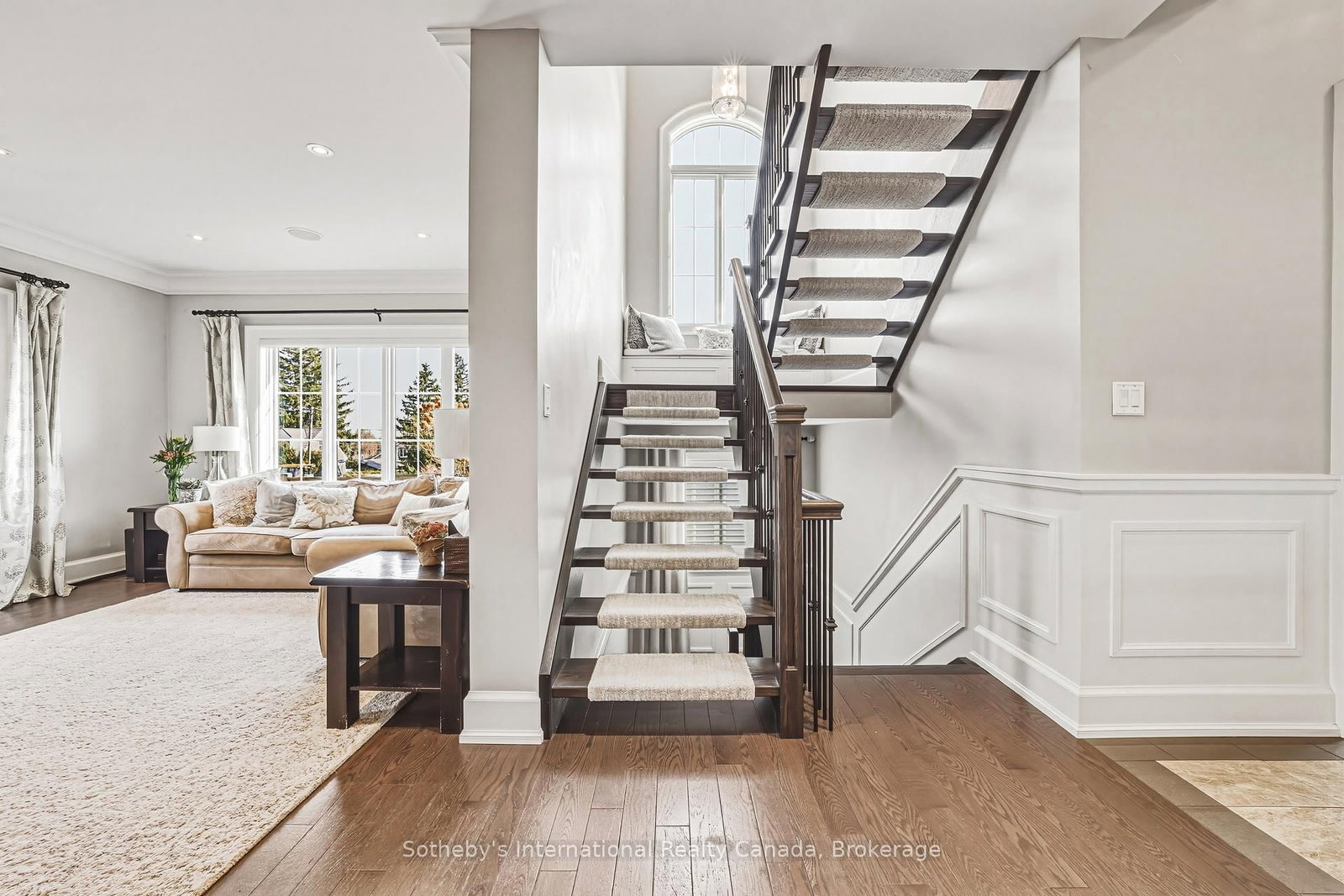 Detached House for sale at 476 Patricia Drive, Burlington, Ontario, L7T 1K2 - Bayview - MLS: W12879324