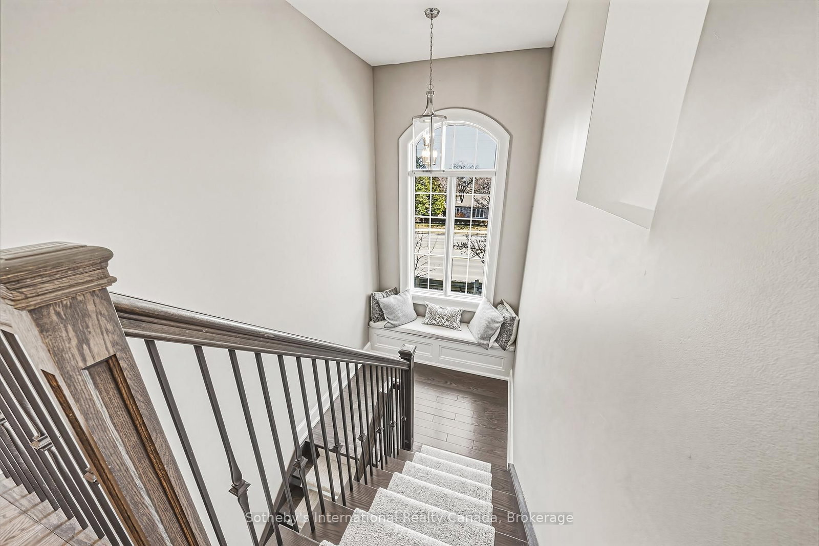 Detached House for sale at 476 Patricia Drive, Burlington, Ontario, L7T 1K2 - Bayview - MLS: W12879324