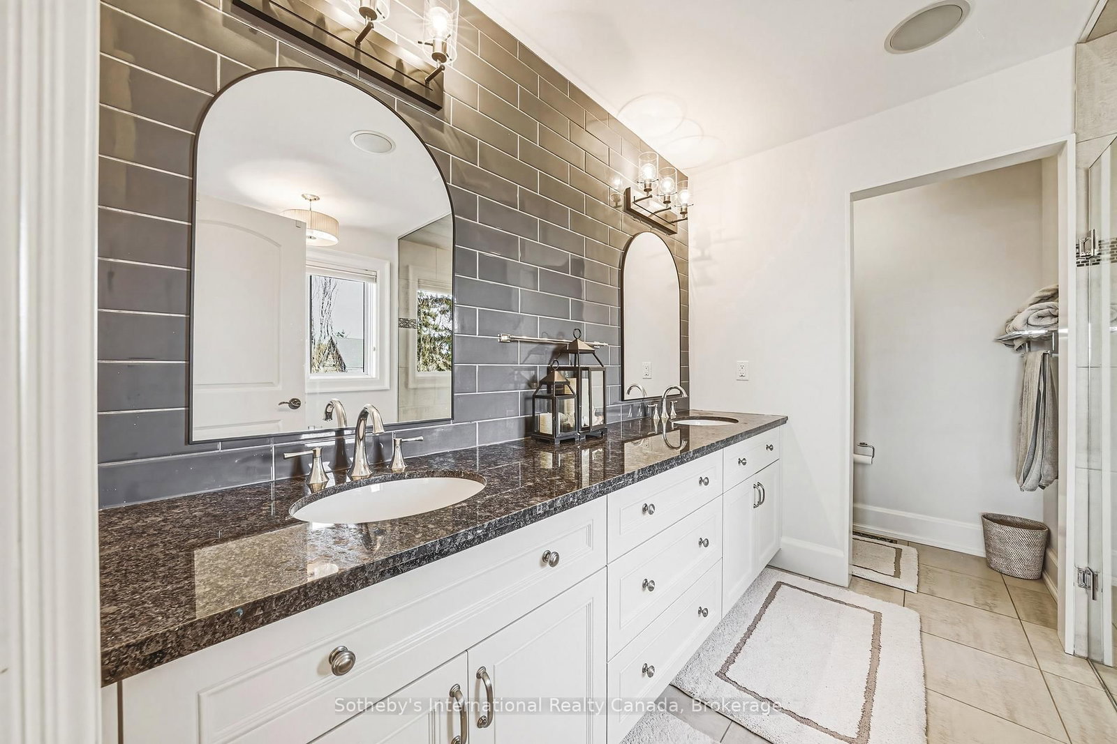 Detached House for sale at 476 Patricia Drive, Burlington, Ontario, L7T 1K2 - Bayview - MLS: W12879324