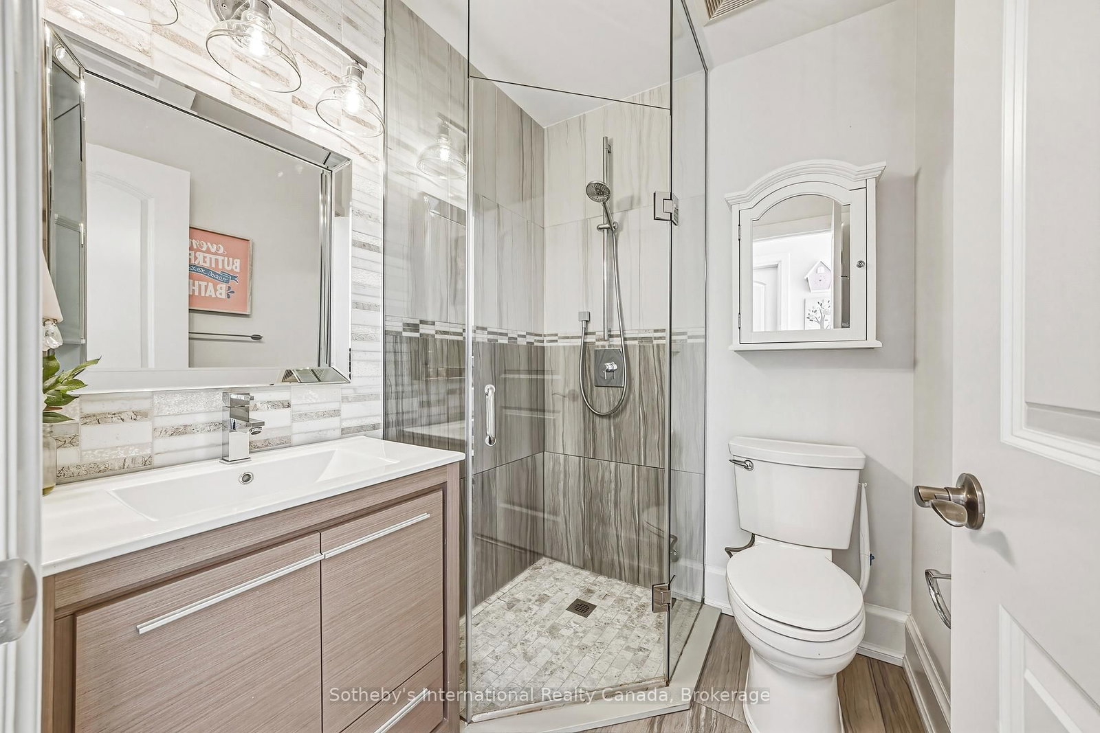 Detached House for sale at 476 Patricia Drive, Burlington, Ontario, L7T 1K2 - Bayview - MLS: W12879324