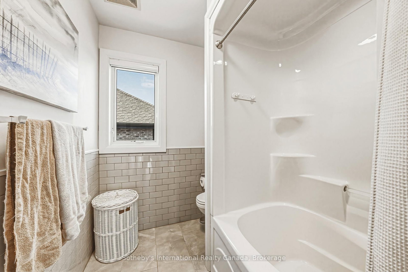 Detached House for sale at 476 Patricia Drive, Burlington, Ontario, L7T 1K2 - Bayview - MLS: W12879324