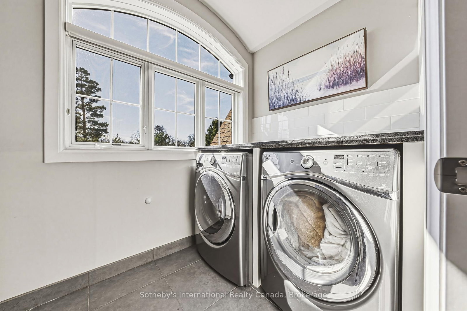 Detached House for sale at 476 Patricia Drive, Burlington, Ontario, L7T 1K2 - Bayview - MLS: W12879324