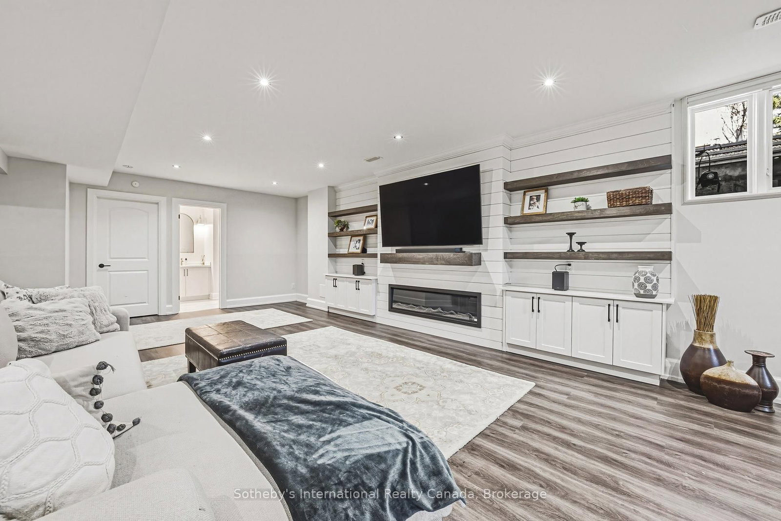 Detached House for sale at 476 Patricia Drive, Burlington, Ontario, L7T 1K2 - Bayview - MLS: W12879324