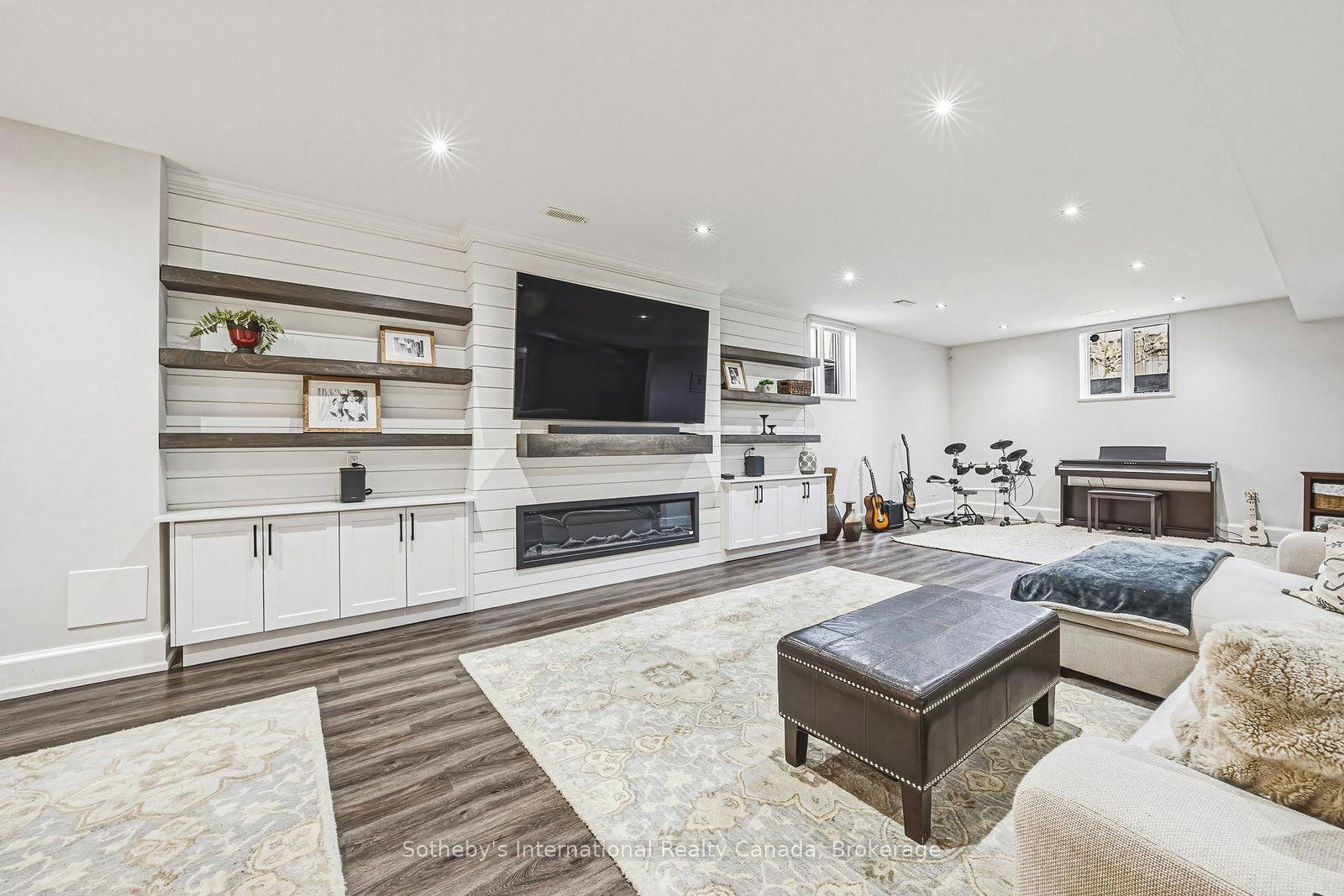 Detached House for sale at 476 Patricia Drive, Burlington, Ontario, L7T 1K2 - Bayview - MLS: W12879324