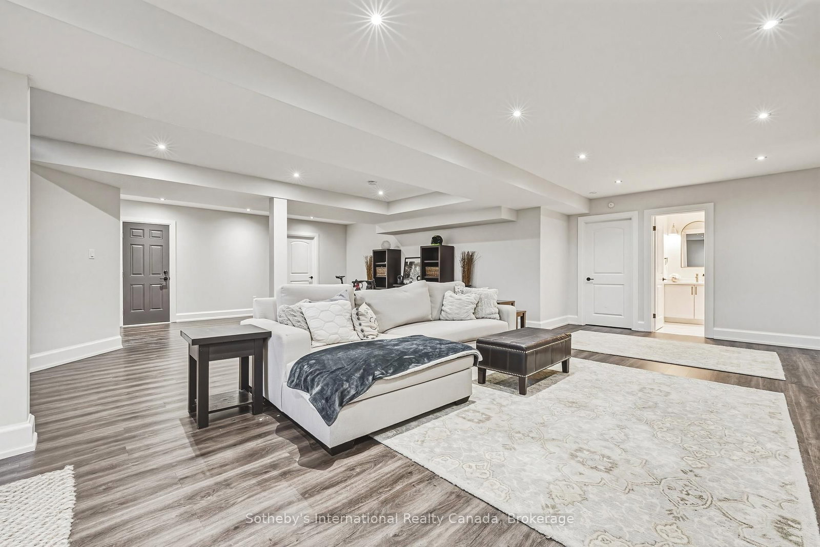 Detached House for sale at 476 Patricia Drive, Burlington, Ontario, L7T 1K2 - Bayview - MLS: W12879324