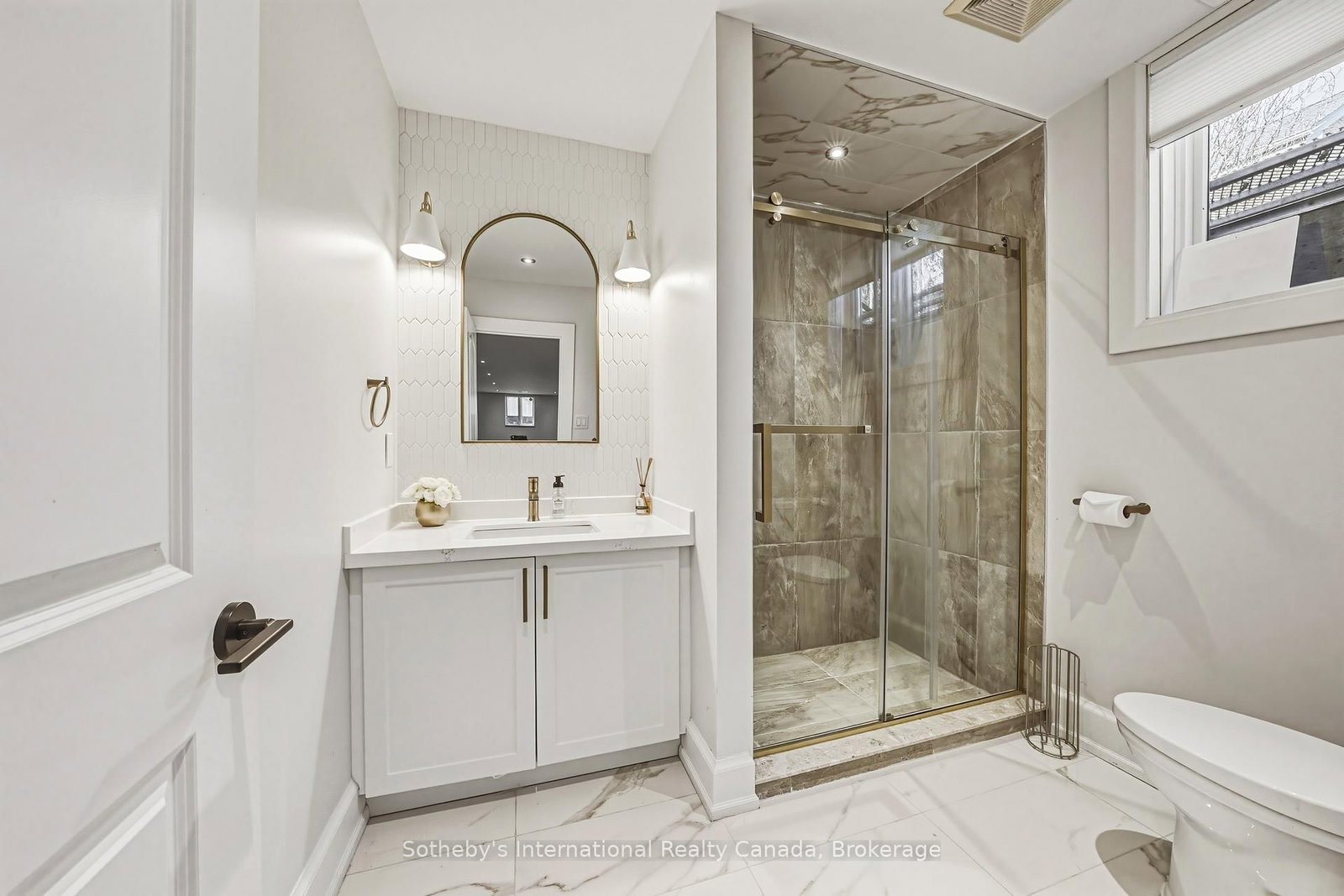 Detached House for sale at 476 Patricia Drive, Burlington, Ontario, L7T 1K2 - Bayview - MLS: W12879324