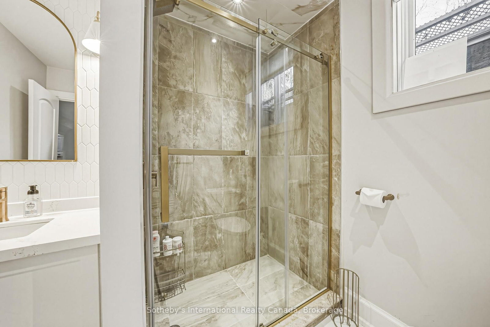 Detached House for sale at 476 Patricia Drive, Burlington, Ontario, L7T 1K2 - Bayview - MLS: W12879324