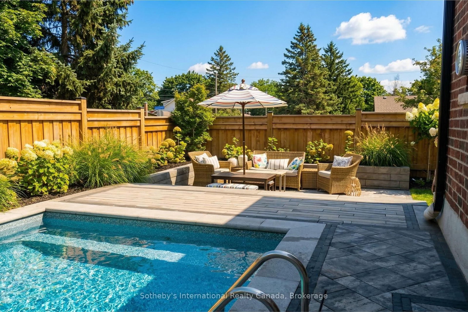 Detached House for sale at 476 Patricia Drive, Burlington, Ontario, L7T 1K2 - Bayview - MLS: W12879324