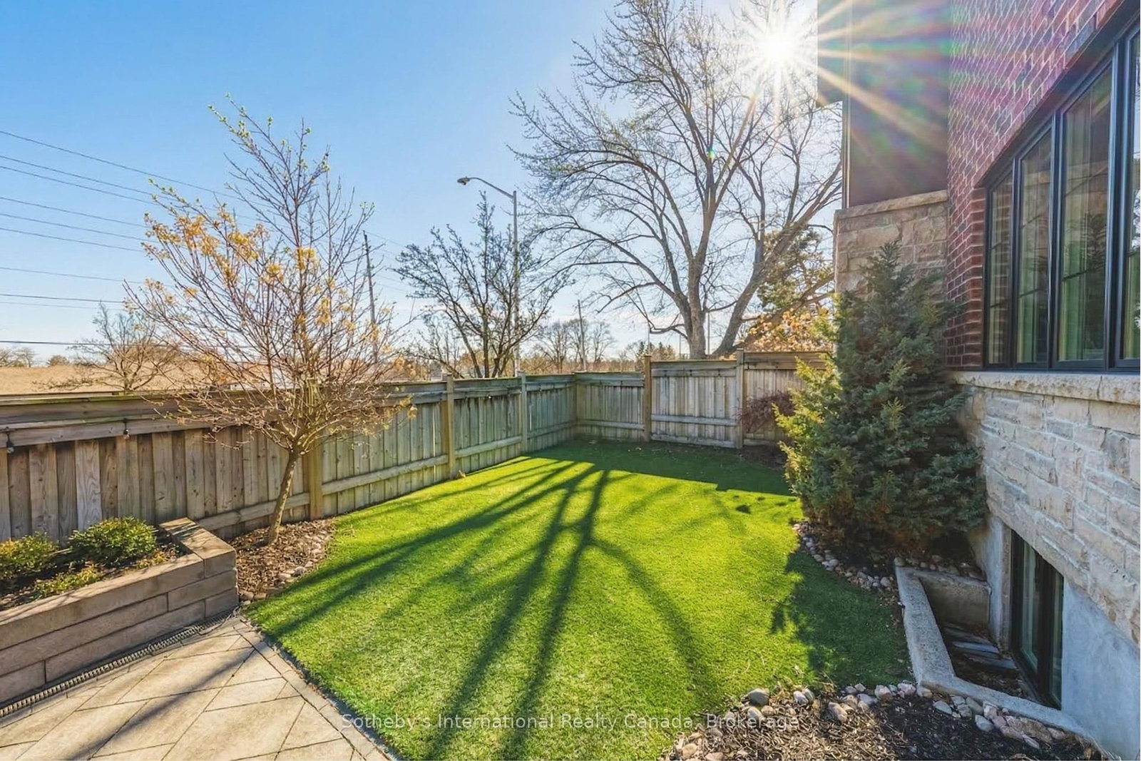 Detached House for sale at 476 Patricia Drive, Burlington, Ontario, L7T 1K2 - Bayview - MLS: W12879324