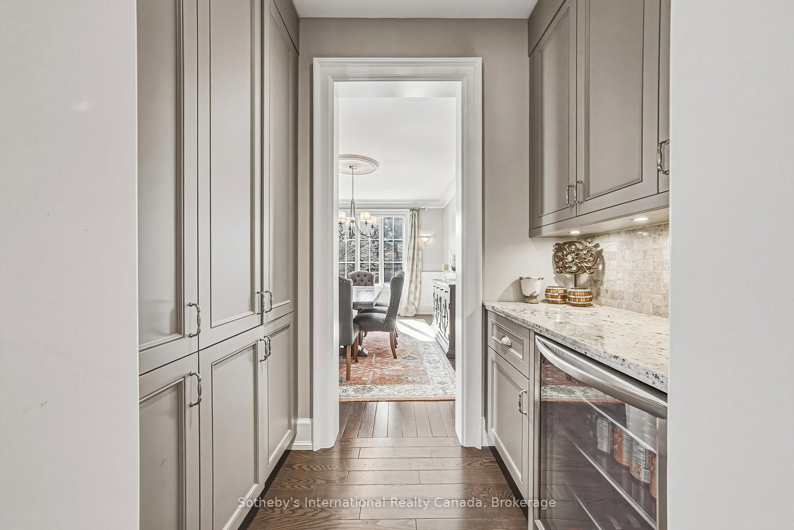 Detached House for sale at 476 Patricia Drive, Burlington, Ontario, L7T 1K2 - Bayview - MLS: W12879324