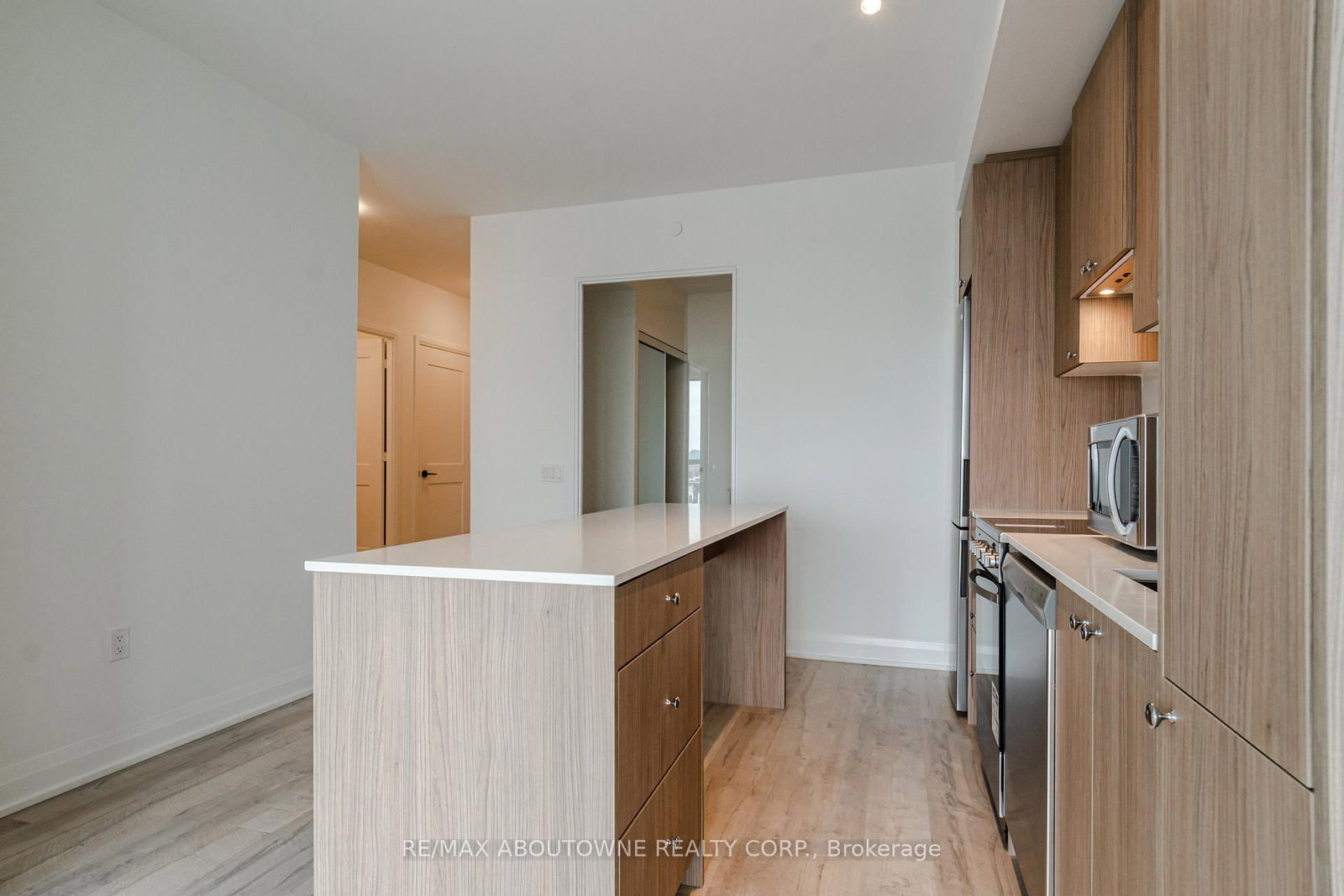 Condo for lease at 814-50 George Butchart Drive, Toronto, Ontario, M3K 0C9 - Downsview-Roding-CFB - MLS: W12879518