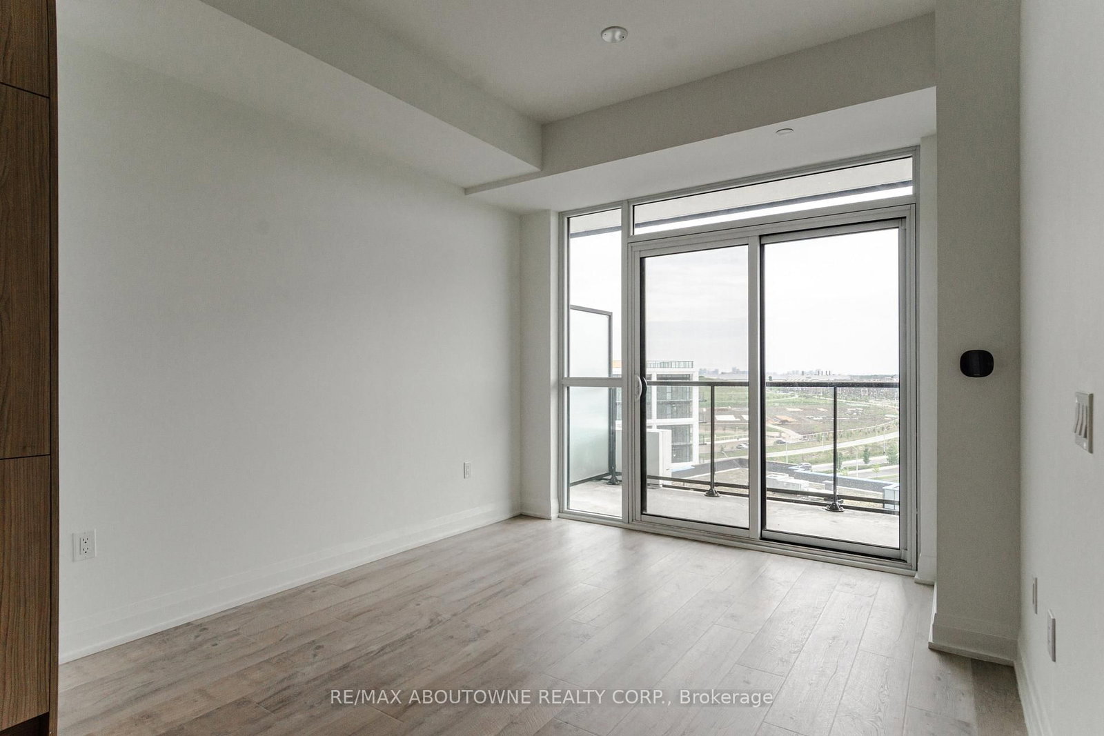 Condo for lease at 814-50 George Butchart Drive, Toronto, Ontario, M3K 0C9 - Downsview-Roding-CFB - MLS: W12879518
