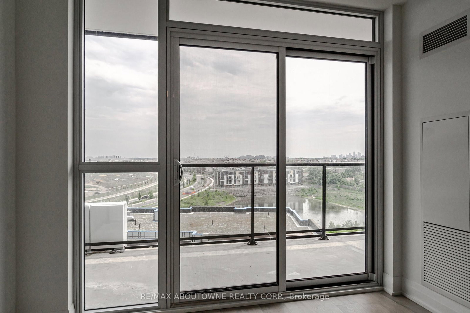 Condo for lease at 814-50 George Butchart Drive, Toronto, Ontario, M3K 0C9 - Downsview-Roding-CFB - MLS: W12879518