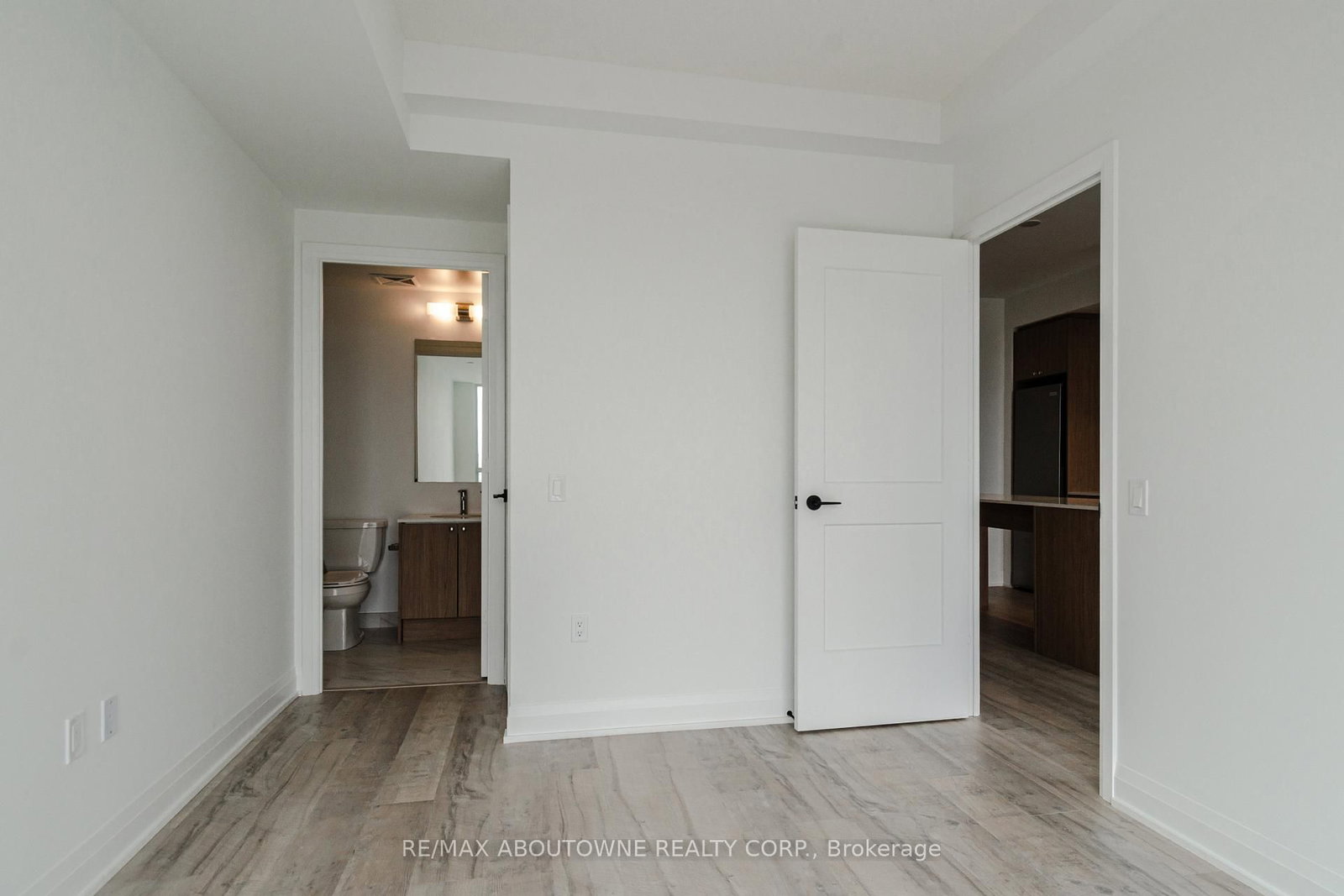 Condo for lease at 814-50 George Butchart Drive, Toronto, Ontario, M3K 0C9 - Downsview-Roding-CFB - MLS: W12879518