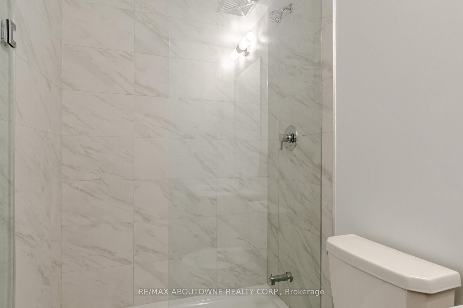 Condo for lease at 814-50 George Butchart Drive, Toronto, Ontario, M3K 0C9 - Downsview-Roding-CFB - MLS: W12879518