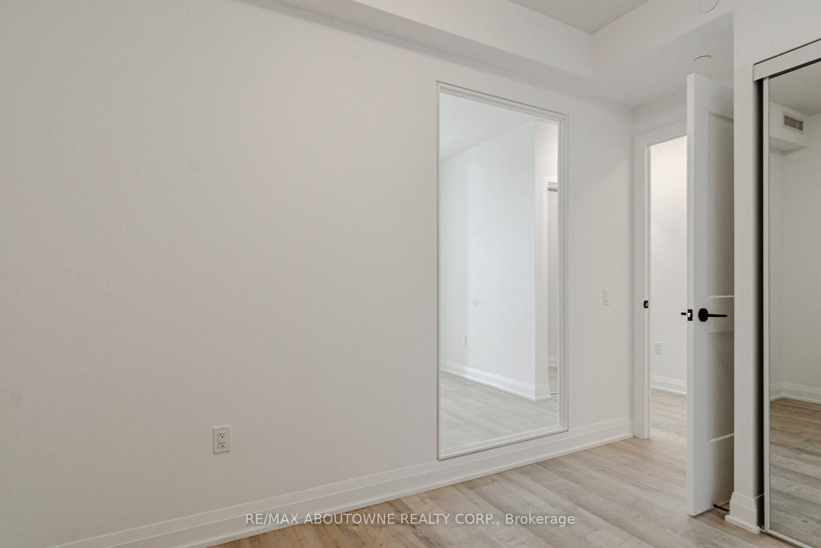 Condo for lease at 814-50 George Butchart Drive, Toronto, Ontario, M3K 0C9 - Downsview-Roding-CFB - MLS: W12879518