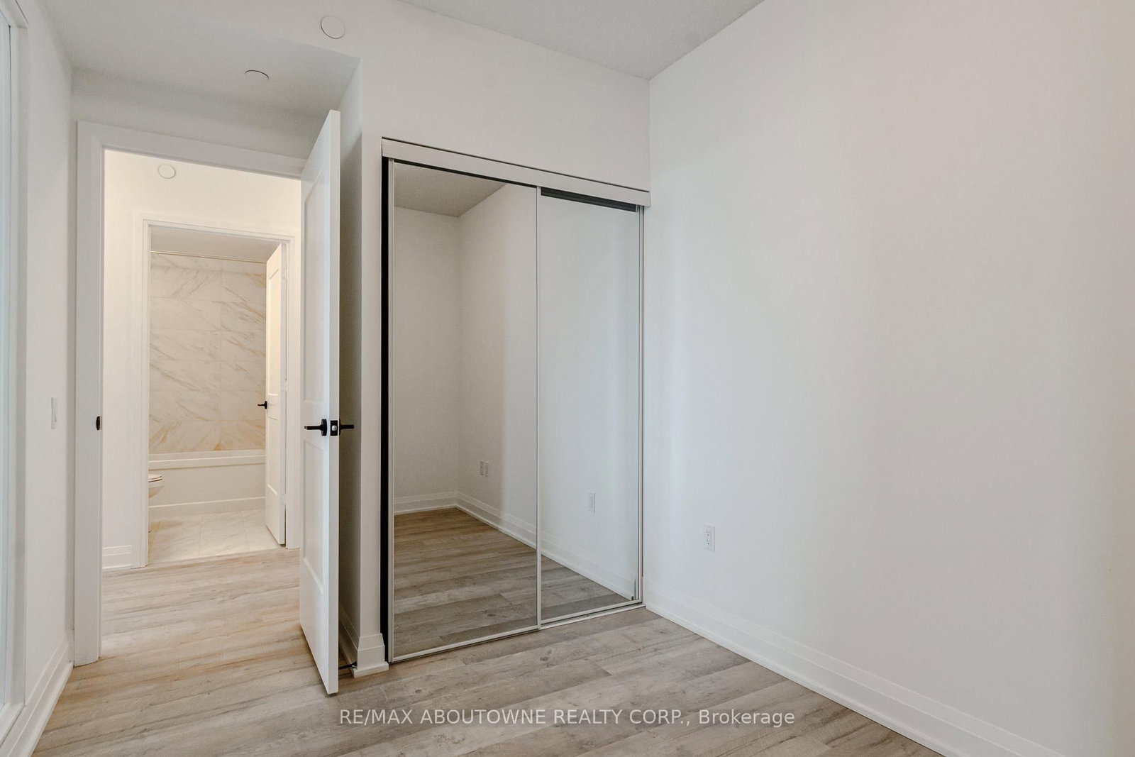 Condo for lease at 814-50 George Butchart Drive, Toronto, Ontario, M3K 0C9 - Downsview-Roding-CFB - MLS: W12879518