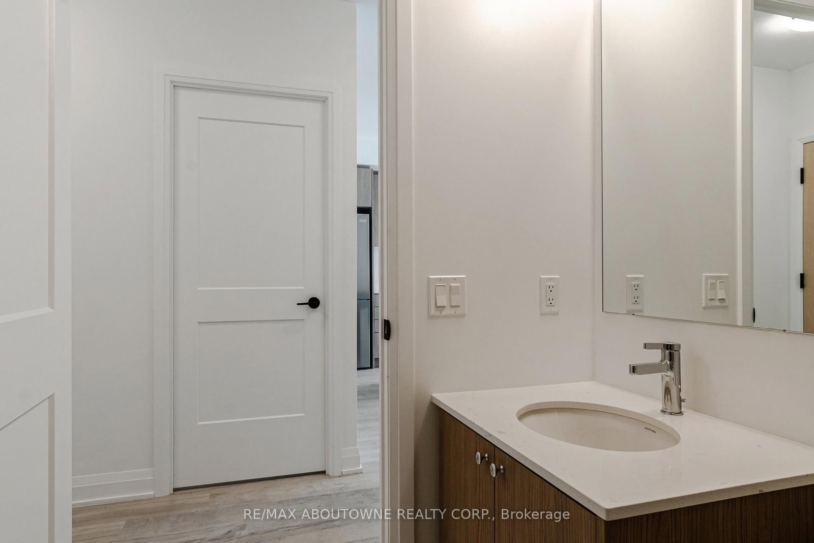 Condo for lease at 814-50 George Butchart Drive, Toronto, Ontario, M3K 0C9 - Downsview-Roding-CFB - MLS: W12879518