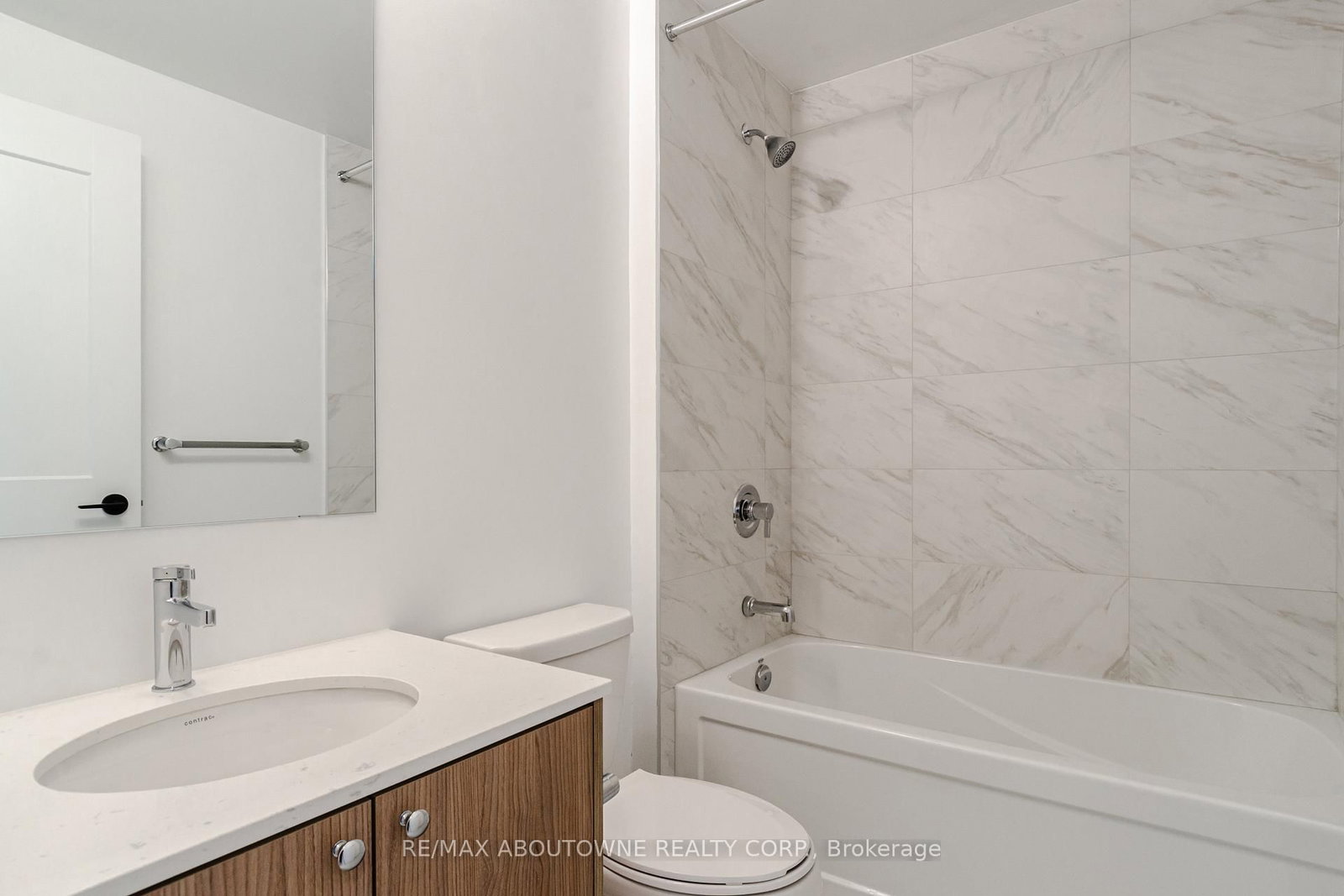 Condo for lease at 814-50 George Butchart Drive, Toronto, Ontario, M3K 0C9 - Downsview-Roding-CFB - MLS: W12879518