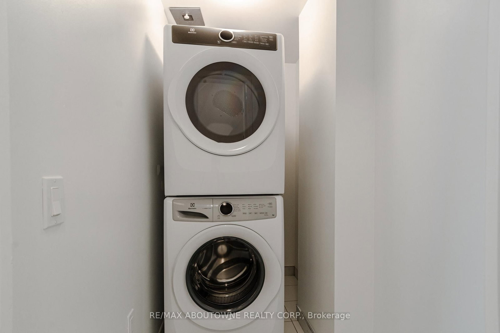 Condo for lease at 814-50 George Butchart Drive, Toronto, Ontario, M3K 0C9 - Downsview-Roding-CFB - MLS: W12879518