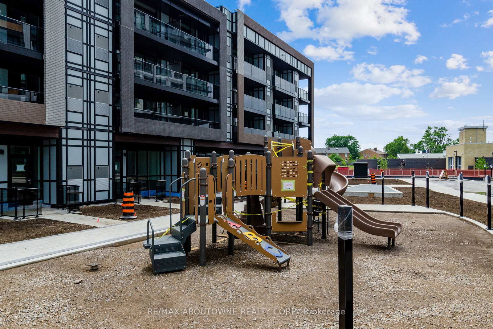 Condo for lease at 814-50 George Butchart Drive, Toronto, Ontario, M3K 0C9 - Downsview-Roding-CFB - MLS: W12879518