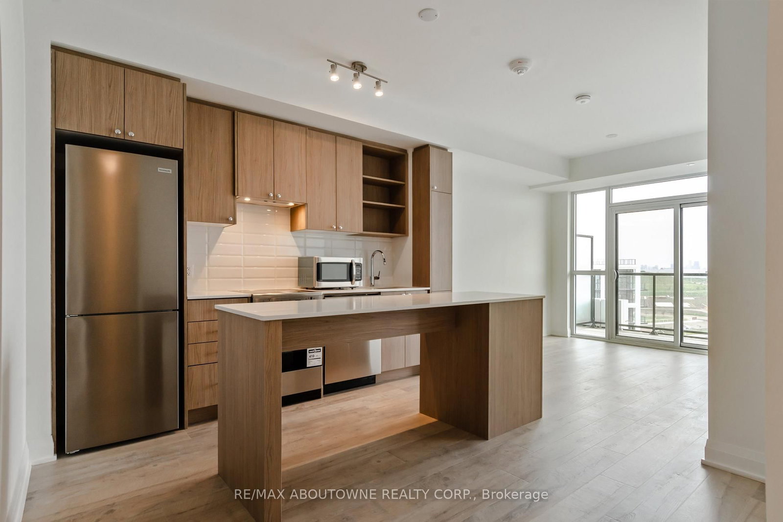 Condo for lease at 814-50 George Butchart Drive, Toronto, Ontario, M3K 0C9 - Downsview-Roding-CFB - MLS: W12879518