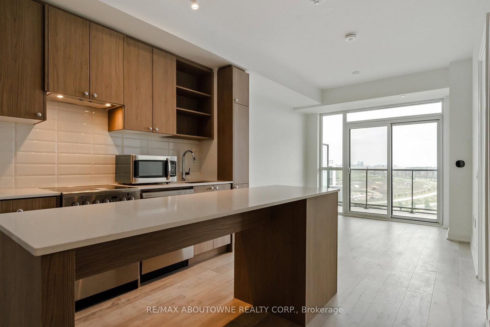 Condo for lease at 814-50 George Butchart Drive, Toronto, Ontario, M3K 0C9 - Downsview-Roding-CFB - MLS: W12879518
