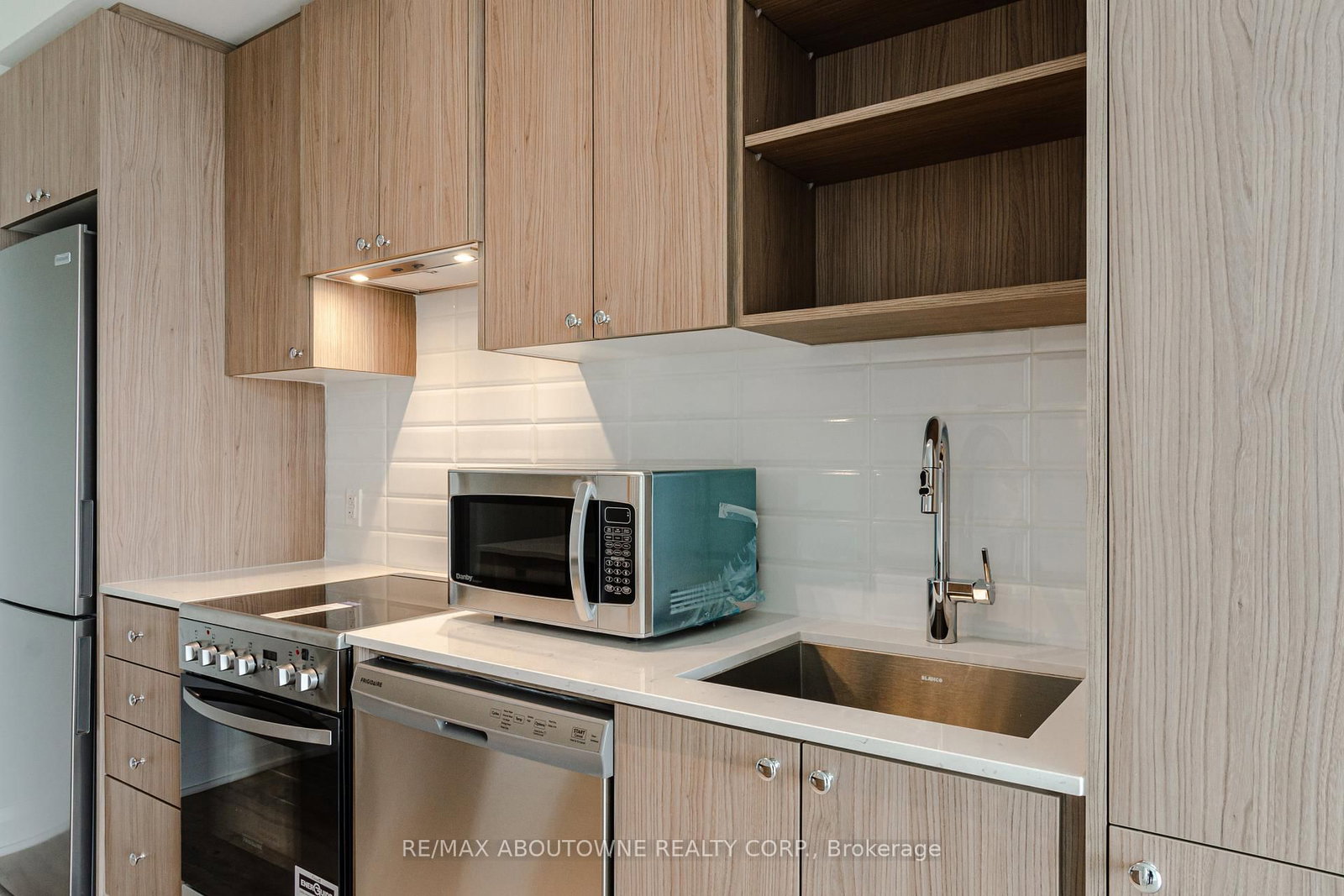 Condo for lease at 814-50 George Butchart Drive, Toronto, Ontario, M3K 0C9 - Downsview-Roding-CFB - MLS: W12879518