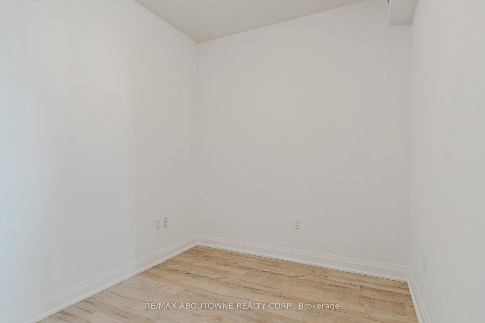 Condo for lease at 814-50 George Butchart Drive, Toronto, Ontario, M3K 0C9 - Downsview-Roding-CFB - MLS: W12879518