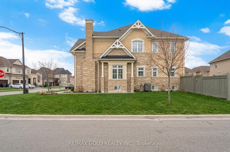 6 Hagerman Rd, Brampton, L6P 4C1 | Image 2