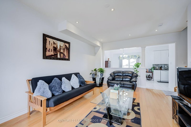 6604 Opera Glass Cres, Mississauga, L5W 1R8 | Image 3