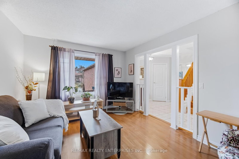 54 Niagara Pl, Brampton, L6S 4Y8 | Image 3