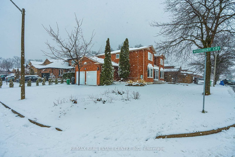 36 Woodbury Crt, Brampton, L6Y 4K5 | Image 3