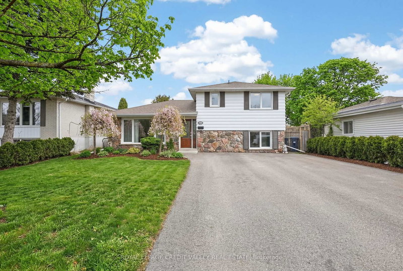 41 Staveley Cres, Brampton, L6W 2S1 | Image 2