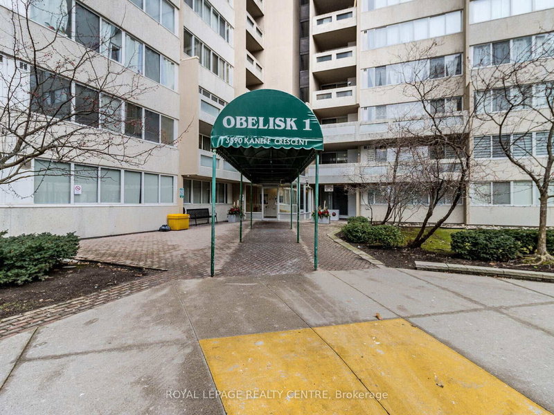 1604 - 3590 Kaneff Cres W, Mississauga, L5A 3X3 | Image 2
