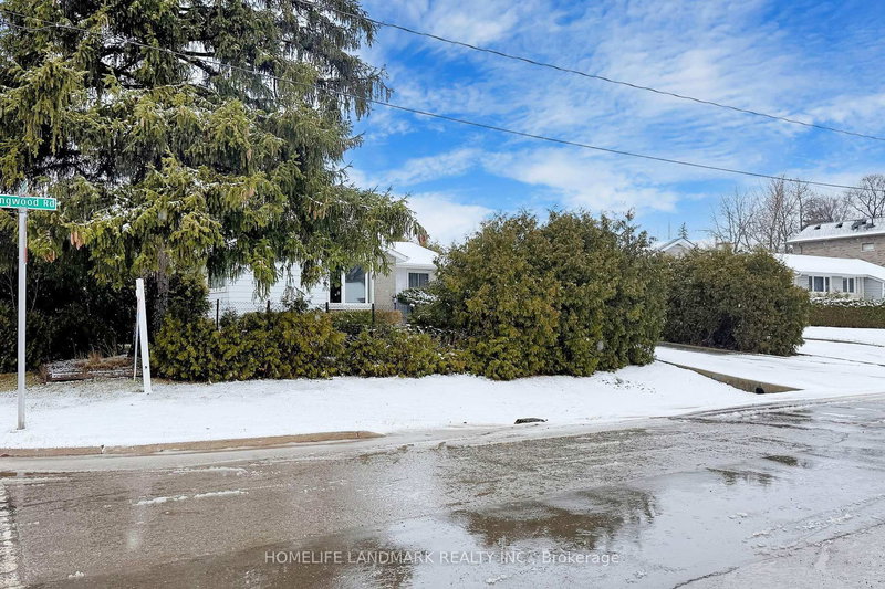 135 Ringwood Rd, Oakville, L6H 1K3 | Image 3