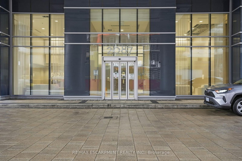 1310 - 2087 Fairview St, Burlington, L7R 0E5 | Image 3