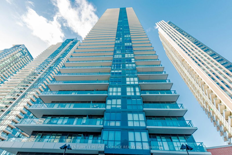 home for lease on 722-10 Park Lawn Road E