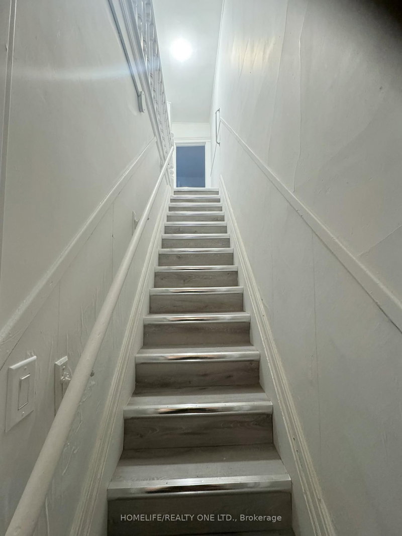 2nd floor - 1067 Dovercourt Rd, Toronto, M6H 2X7 | Image 2