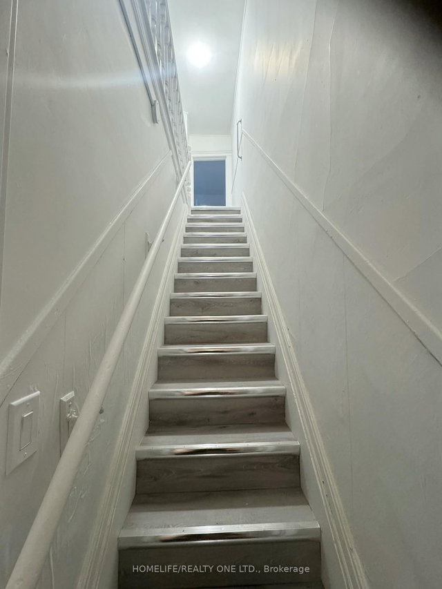 2nd floor - 1067 Dovercourt Road