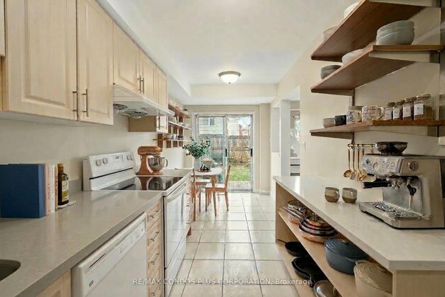 62 - 2945 Thomas Street